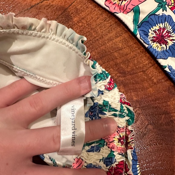 Vineyard Vines White Tisbury Floral Smocked Bikini Top, size medium - Picture 5 of 8